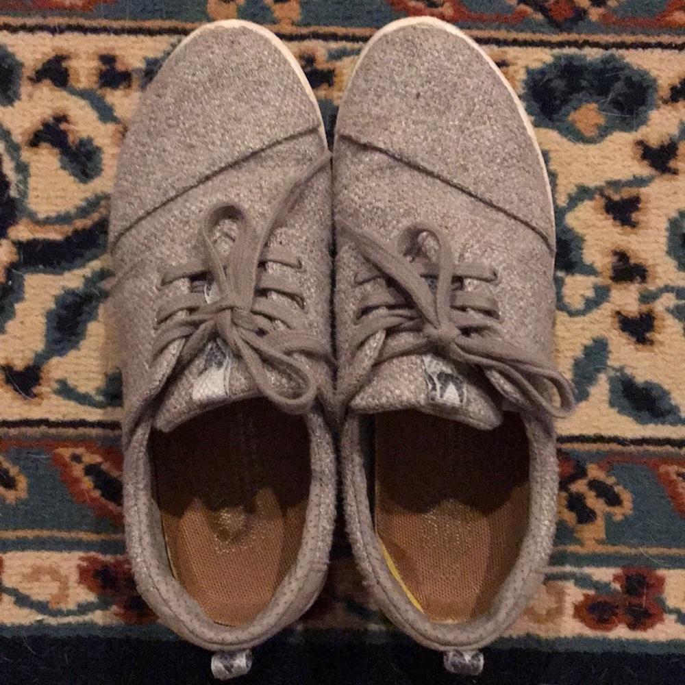 Toms sneakers